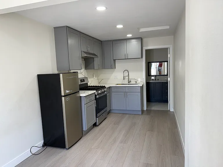 1428 E 10th St #1428 — Photo 2