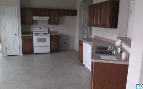 4th image of 7721 Honeysuckle Dr