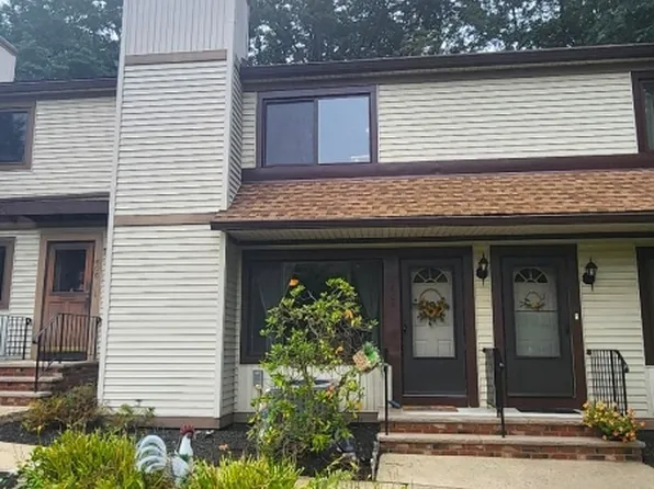 604 Stonegate Ln, Stanhope Boro, NJ 07874