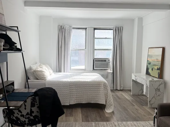 433 West 34th Street image 1 of 7