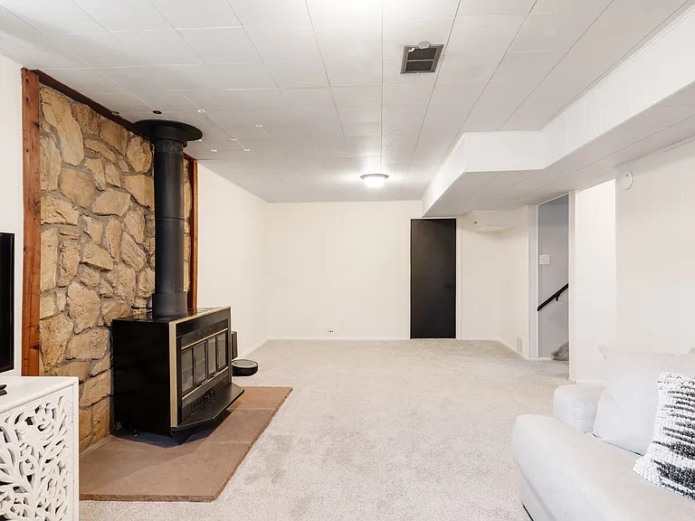 10516 Pearl St — Photo 16