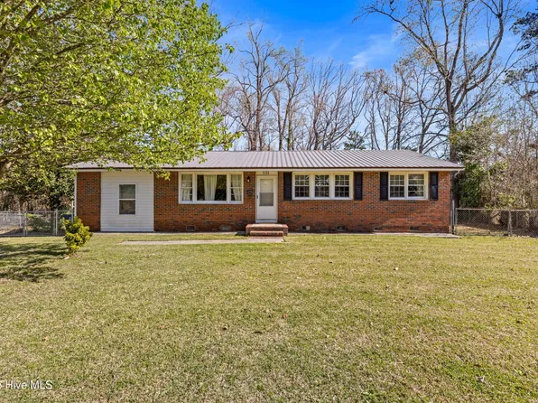 521 Forest Circle, Jacksonville, NC 28540