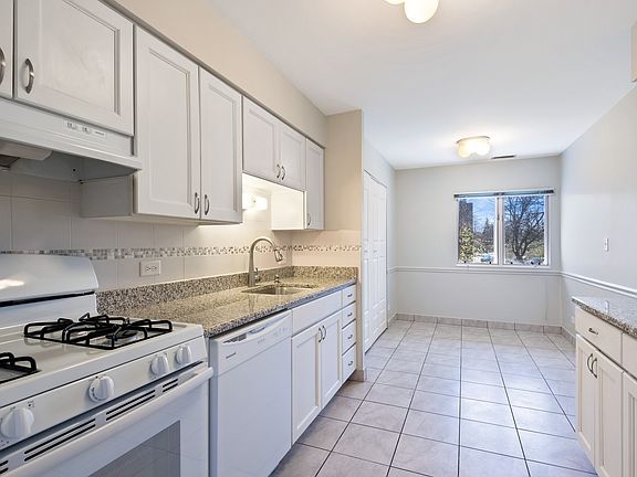 4th image of 1500 Sandstone Dr APT 204