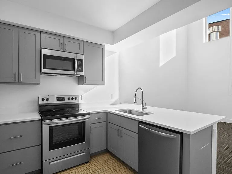 4500 S Kingshighway Blvd #13 — Photo 14