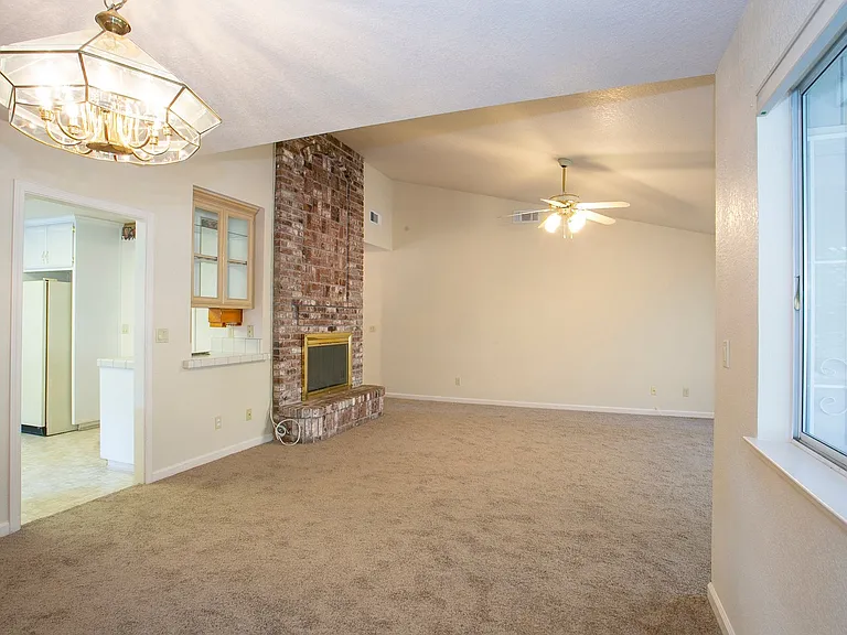5809 Lincoln Ave — Photo 9