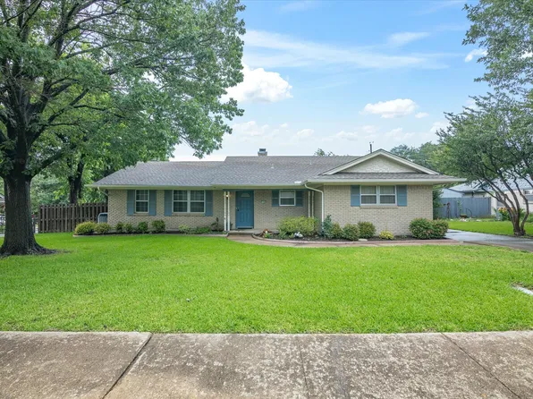 1704 Charlottsville Dr, Ennis, TX 75119