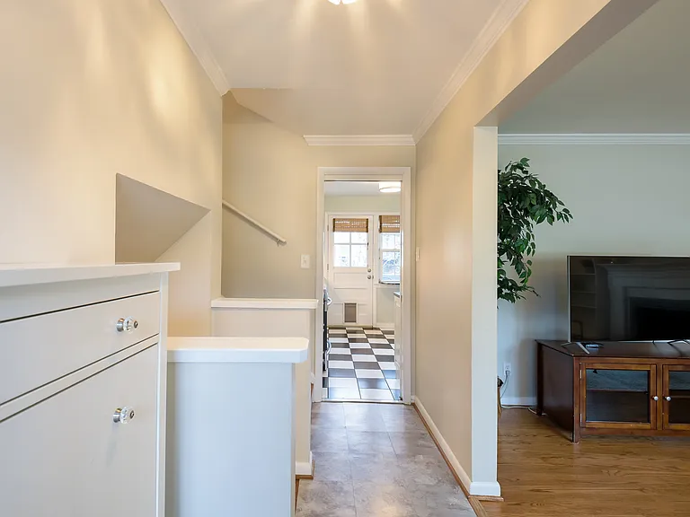 407 Russell Rd — Photo 4