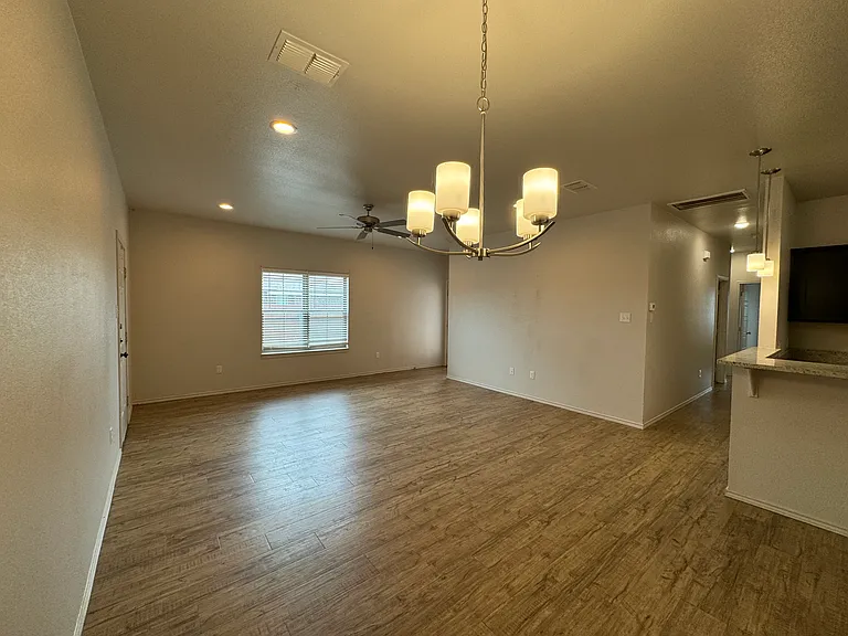 11824 Evanston Ave — Photo 6