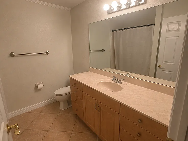 1750 N Valencia Dr — Photo 10
