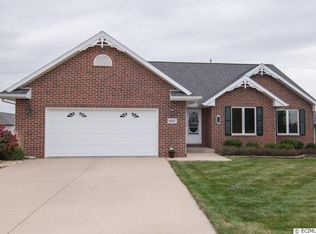 6117 Forest Hills Dr, Dubuque, IA 52002