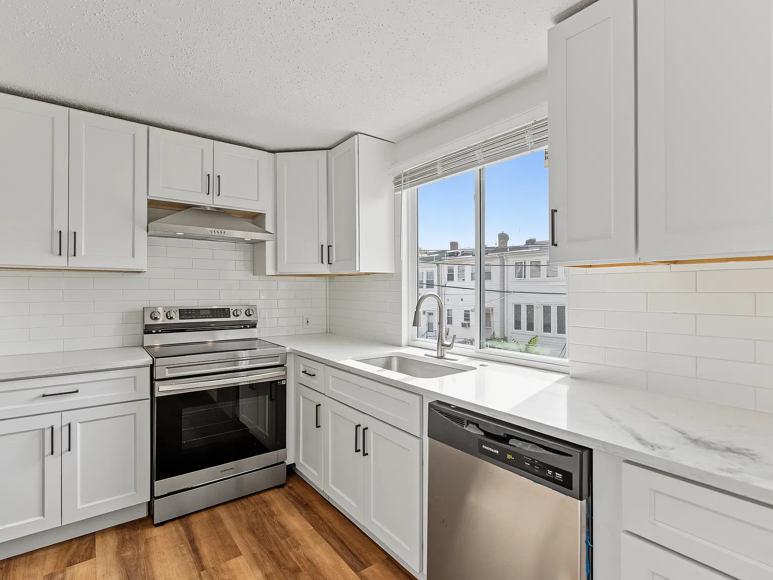 5 bed, 3.5 bath, 2880 sqft, $6,400 — Photo 4
