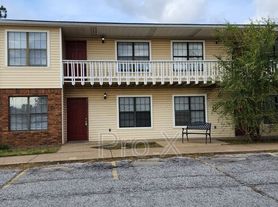 1001 S Saint Louis Ave