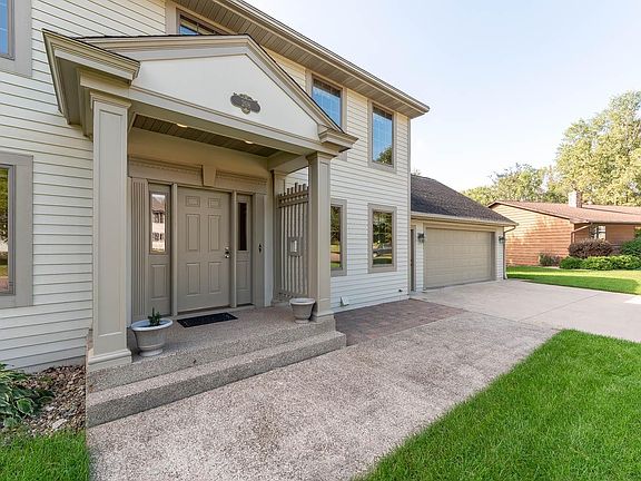 4th image of 208 Chancery Ln