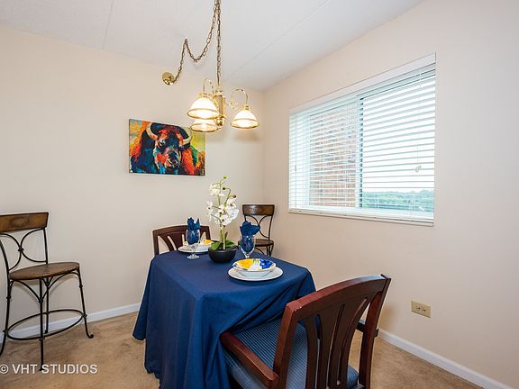 5th image of 1 Bloomingdale Pl APT 818