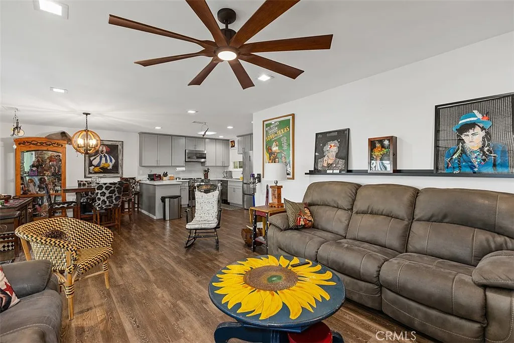 2 bed, 1057 sqft, $2,700 — Photo 1