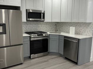 24-27 43rd St FLOOR 2, Astoria, NY 11103