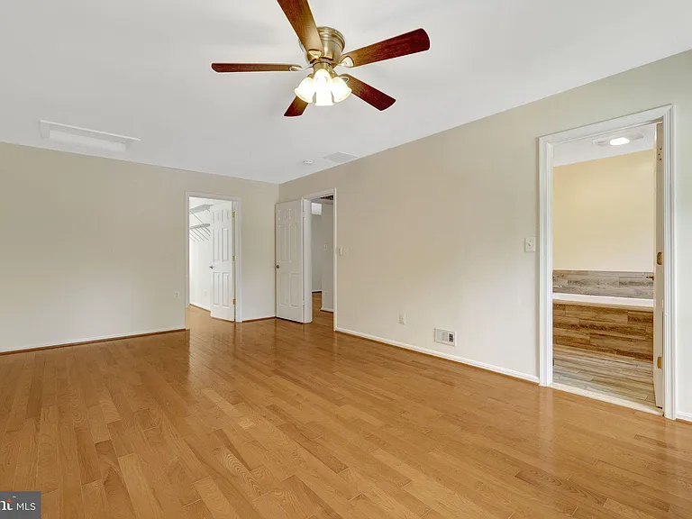 8995 Parliament Dr — Photo 29
