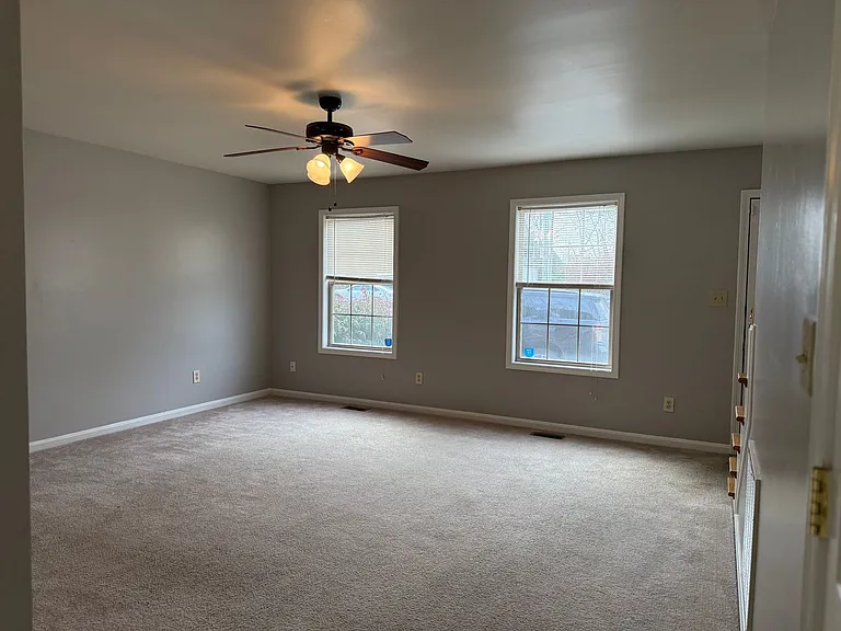 247 E Green St #B — Photo 2