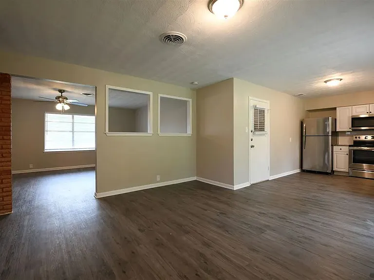 1607 Anthony St — Photo 18