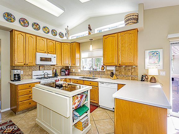 4th image of 361 E Placita Elegancia