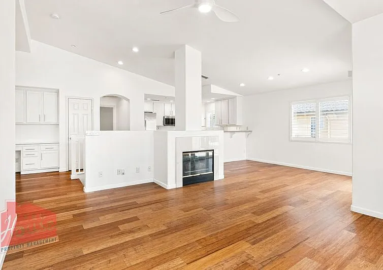 2 bed, 2.0 bath, 1316 sqft, $4,200 — Photo 4