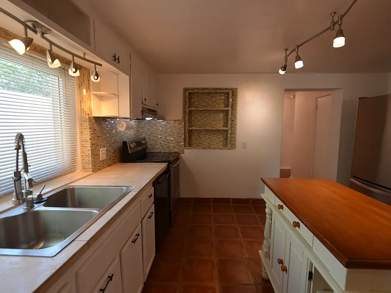 303 Villeros St — Photo 25