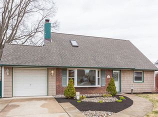 22 Parkside Cir, Levittown, PA 19056