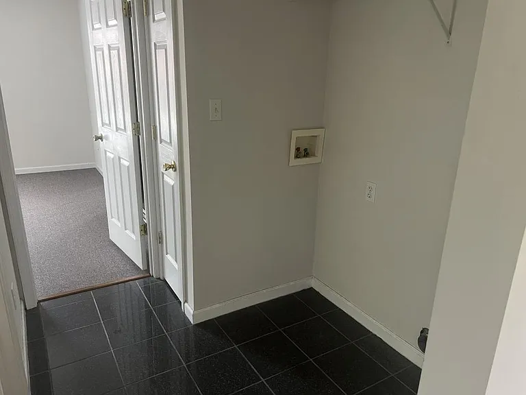 320 W 7th St #B — Photo 10