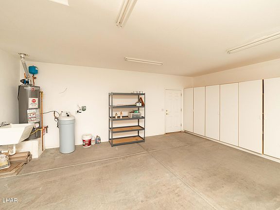 4th image of 8968 N Ironwood Dr