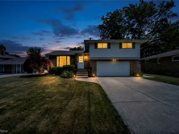 6957 Greenbriar Dr, Parma Heights, OH 44130