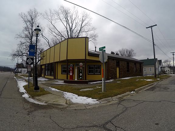 Enough room for 3 bus.