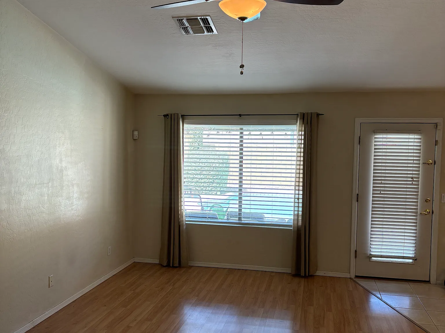 3 bed, 1428 sqft, $2,599 — Photo 4