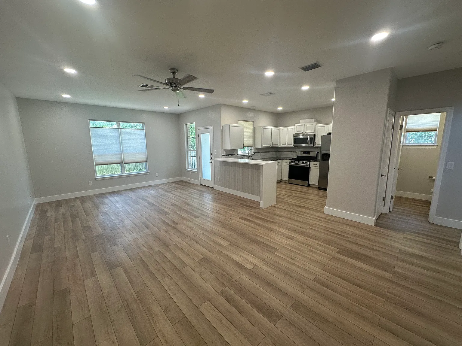 3 bed, 2.5 bath, 1740 sqft, $2,400 — Photo 1