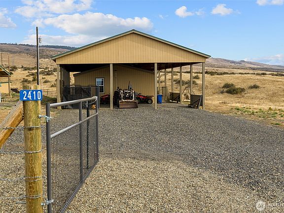 Front entry to property>