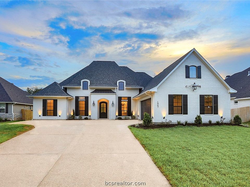 1st image of 1907 Spanish Moss Dr