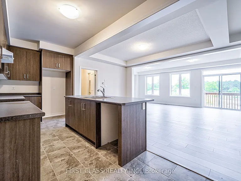 61 Kenneth Rogers Cres — Photo 10