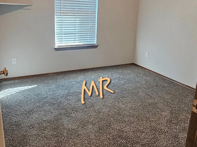 624 E Katelyn Ln — Photo 20