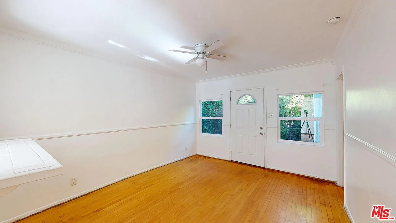 2 bed, 1.0 bath, $2,750 — Photo 2