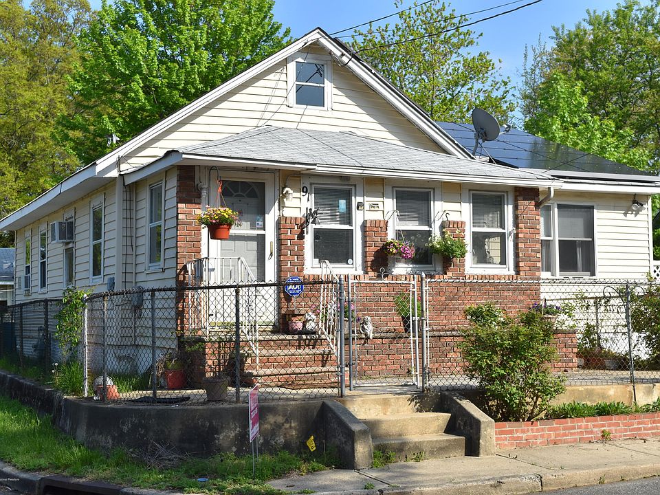 1st image of 91 Brainard Ave
