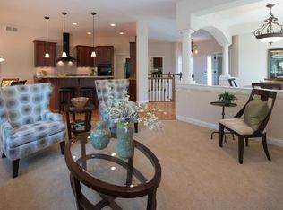 1441 Fairway Ct, Chaska, MN 55318