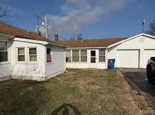 107 E Moro Dr, Moro, IL 62067