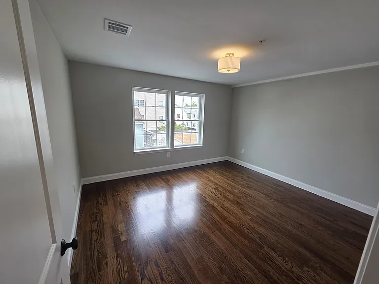 154 Oliver St #2 — Photo 5