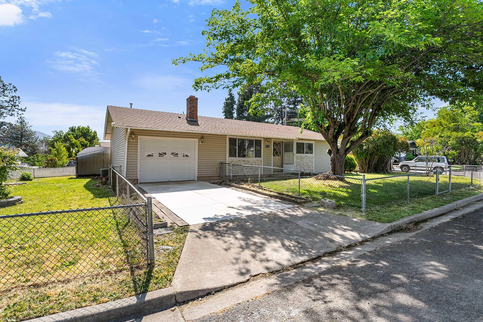 107 4th St photo 1