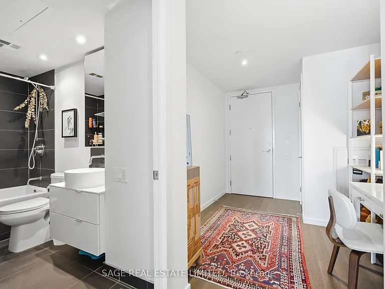 383 Sorauren Ave #706 — Photo 6