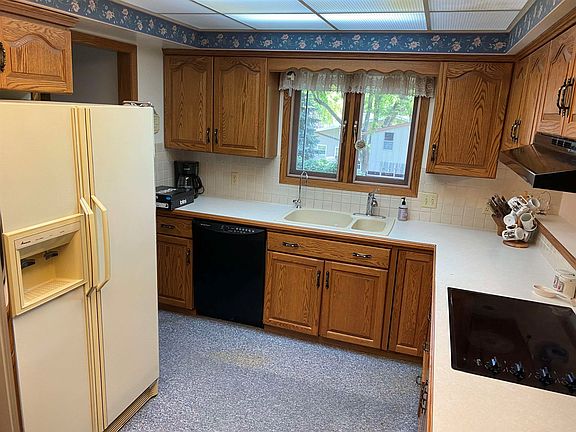 3rd image of 12 Sioux Ln