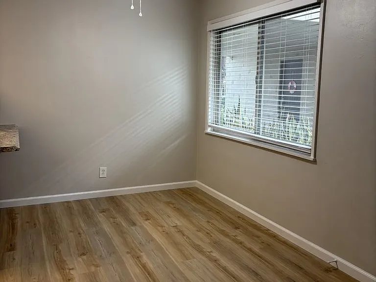1502 Scott St — Photo 18