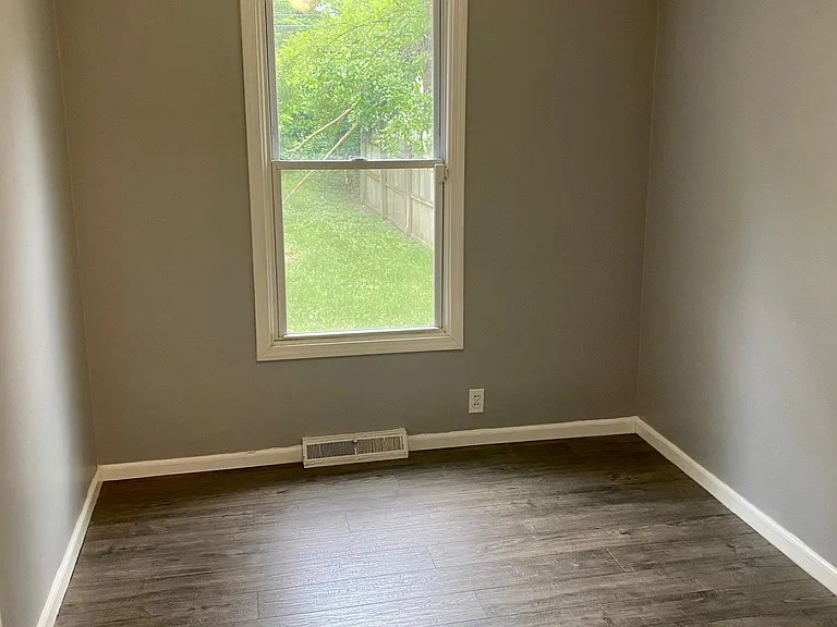 21380 Seminole St — Photo 7