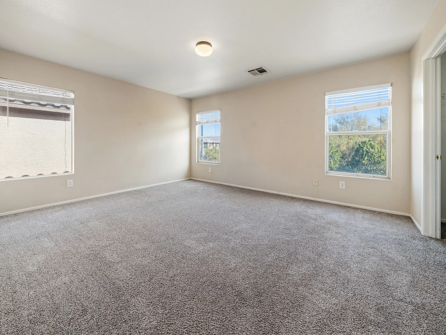 3 bed, 2.5 bath, 1735 sqft, $1,795 — Photo 4