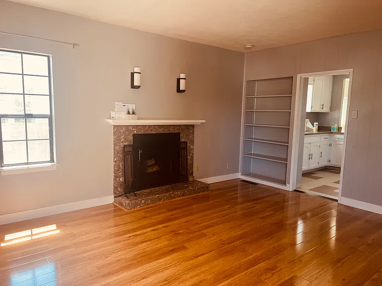442 Bryan Ave — Photo 2