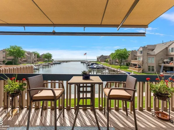26031 Harbour Pointe Dr N #9, Harrison Township, MI 48045